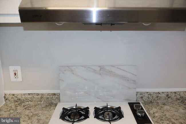 Building Photo - 4951 Americana Dr