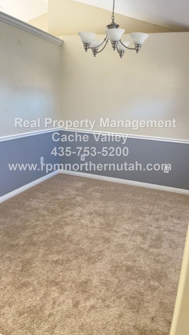 Building Photo - Beautiful 6 bedroom home available for immediate move in!