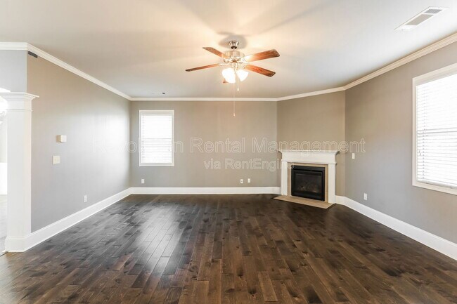 Building Photo - 823 Python Dr