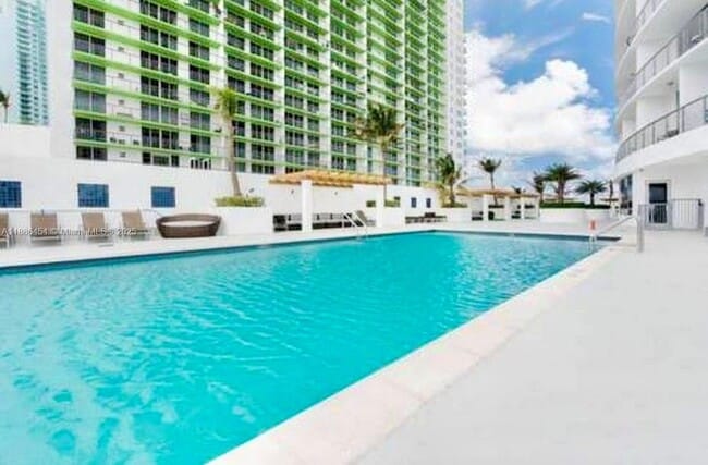 Building Photo - 1750 N Bayshore Dr