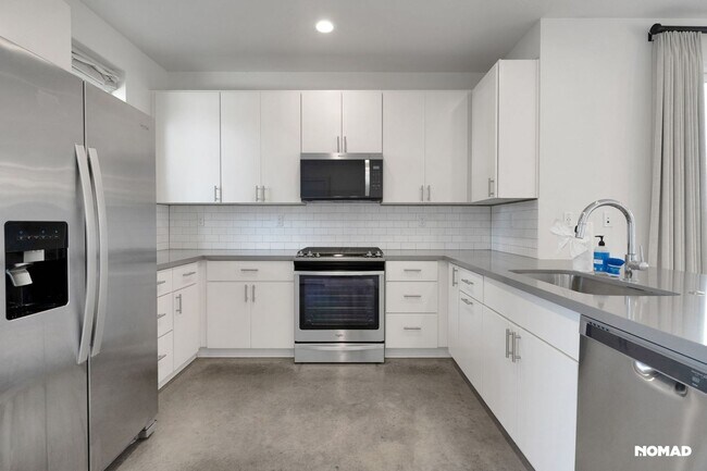Building Photo - Charming 3BR House in East Austin - Pet Fr...