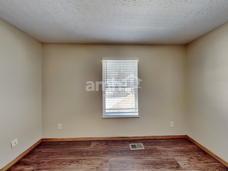 Building Photo - 375 Highbanks Valley Dr