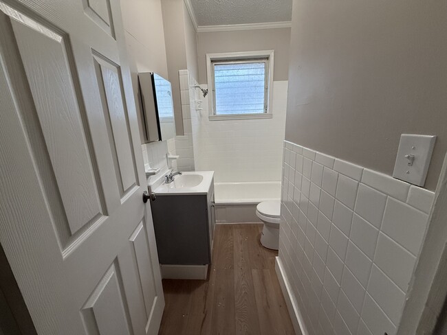 Building Photo - 75 E 3rd St NE