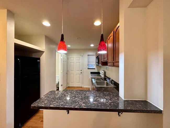 Building Photo - Charming 2 Bedroom/1.5 Bathroom Townhome in Washington Village-Pigtown!
