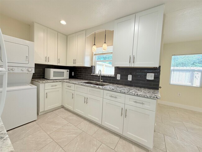 Building Photo - 207 Tidwell Rd