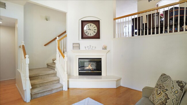 Building Photo - Beautiful Tri-Level Valencia Townhome with...