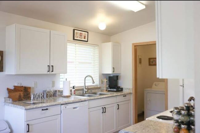 Building Photo - 303 S Bayview Ave