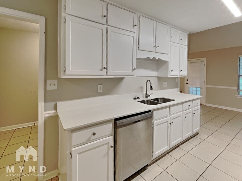 Building Photo - 725 Cowan Rd