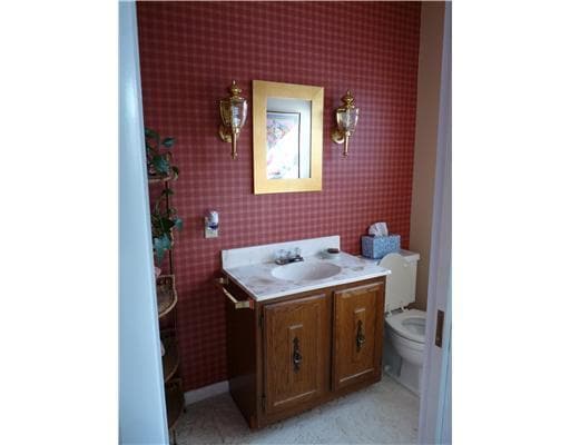 Building Photo - Great location home with 2 bedroom, 2 bath and 1 car garage!