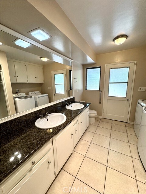Building Photo - 2319 La Sierra Way
