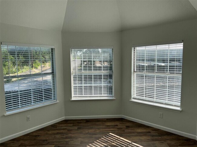 Building Photo - 15431 Stroup Cir