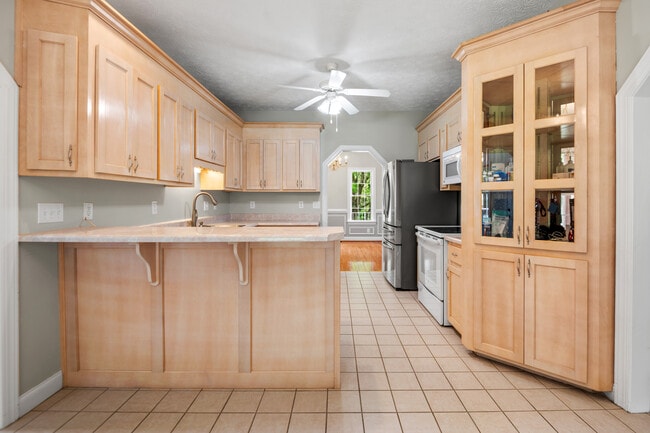 Building Photo - 619 Greyshire Dr