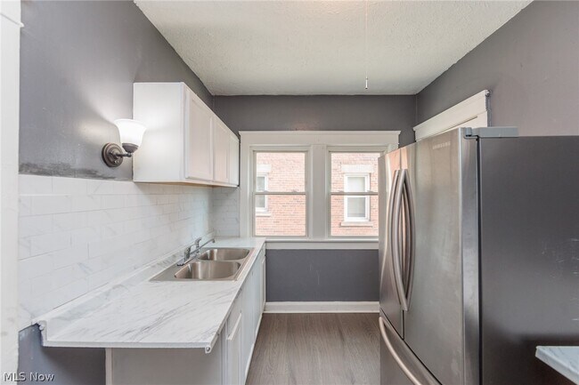 Building Photo - 1519 Ridgewood Ave