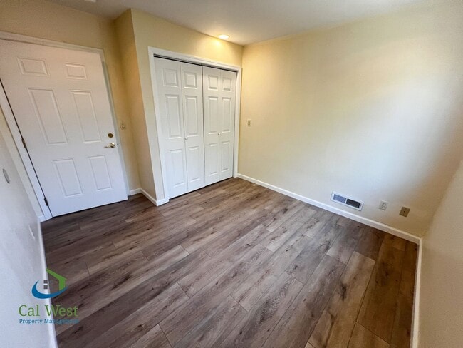 Building Photo - $5800 - Spacious 5 Beds 4 baths with large...