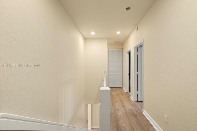 Building Photo - 9600 Town Parc Cir N