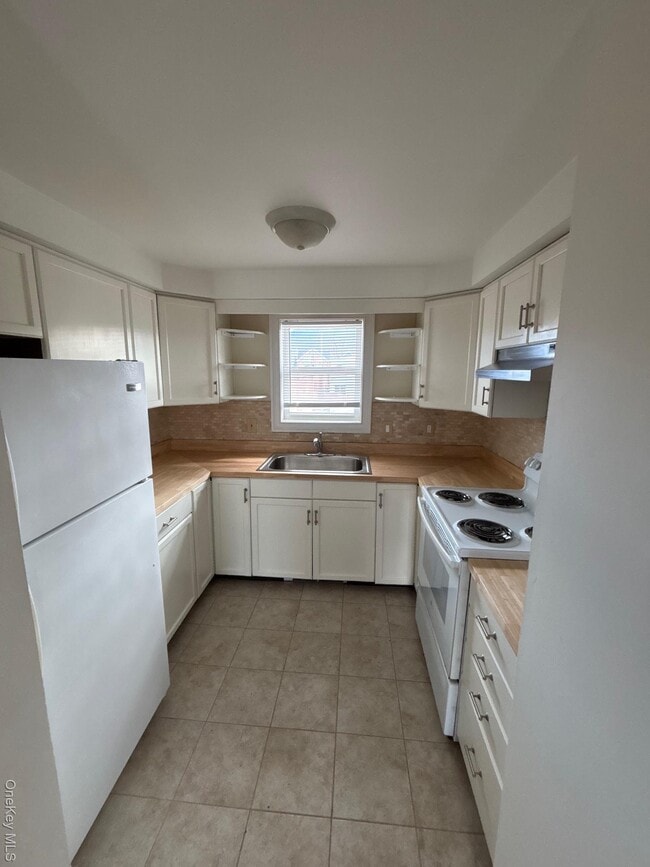 Building Photo - 8 S Brett St