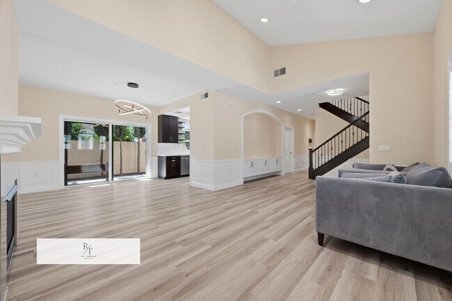 Building Photo - Beautiful Mediterranean Luxury Home in Exclusive Gated Villa Sierra, Arcadia