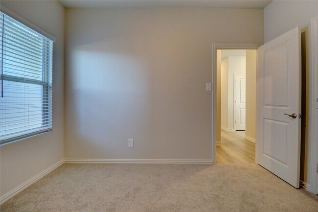 Building Photo - 4104 Zoe Ln