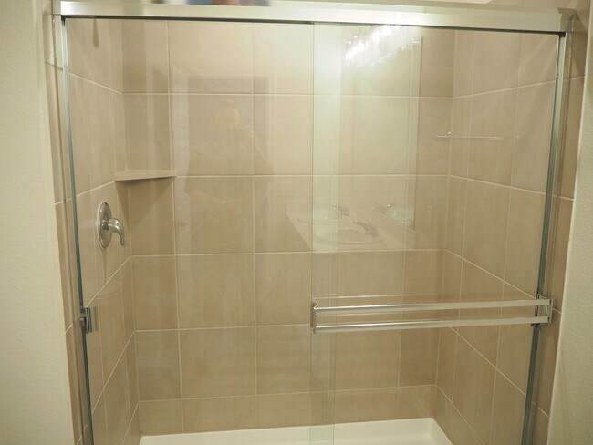 Building Photo - 3 Bed 2.5 Bath Home in Van Alstyne