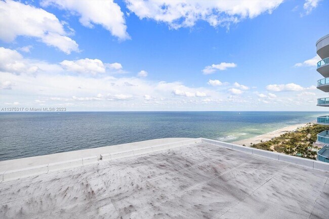 Building Photo - 10155 Collins Ave
