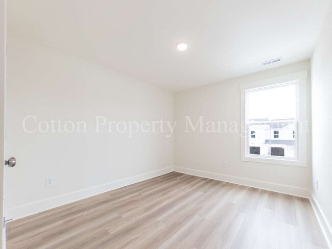 Building Photo - 29 W Pioneer Wy