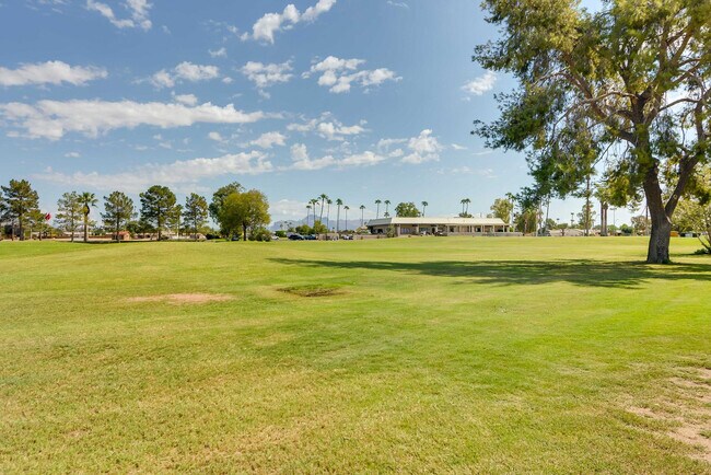 Building Photo - 445 S Desert Palm
