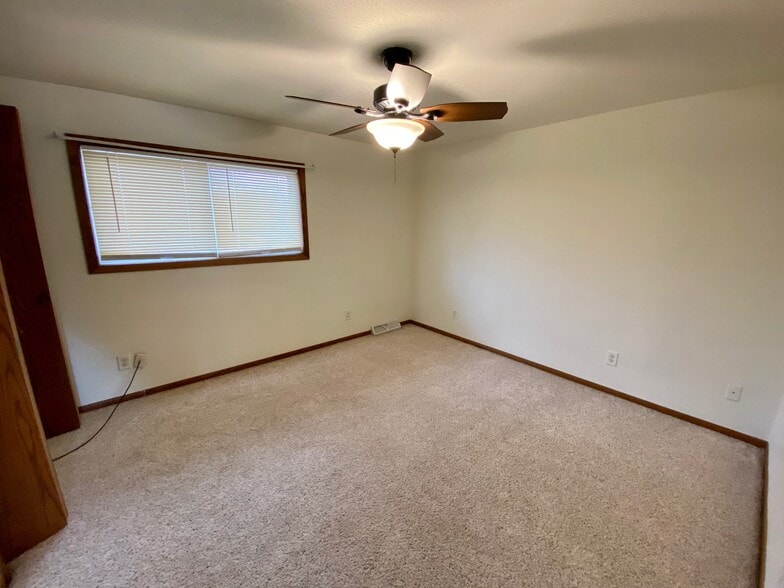 Building Photo - 610 12th Ave S