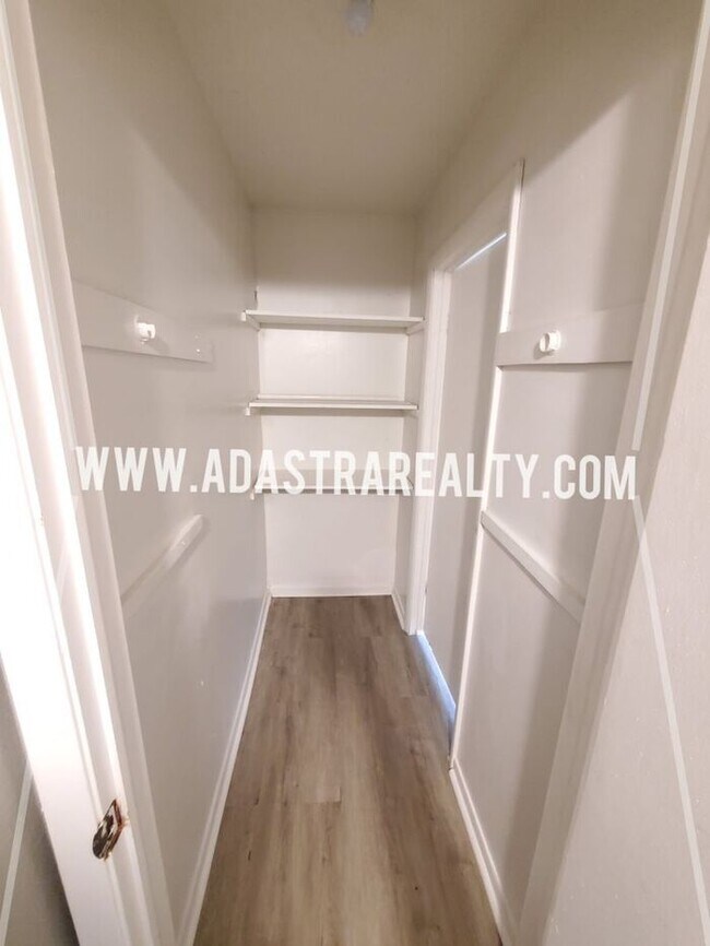 Building Photo - 4 Bedroom Ranch Home in Grandview-Coming SOON!!