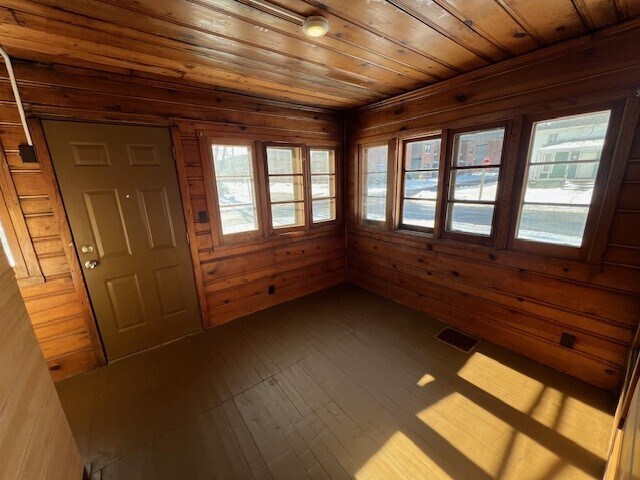 Building Photo - 402 E Elm St