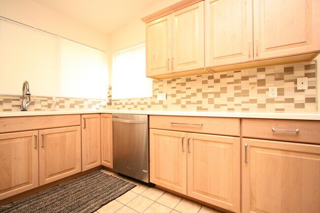 Building Photo - 2683 W Fanbrook Rd