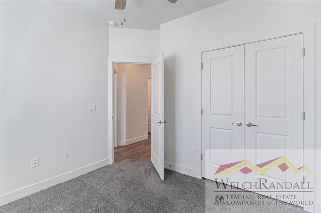 Building Photo - Beautiful 3 Bed 2.5 Bath Townhome in West ...