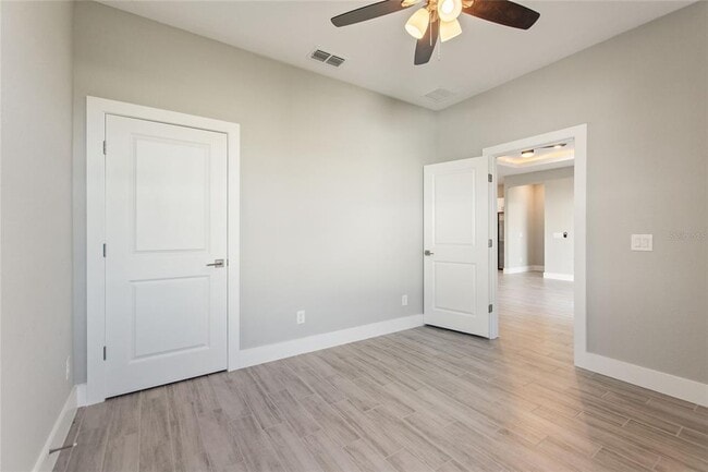 Building Photo - 119 Tulip Ln