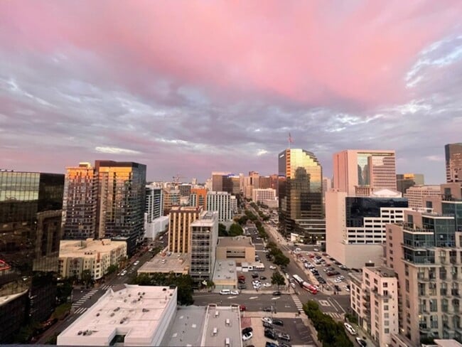 Building Photo - 2 Bedroom-2 Bathroom Fully Furnished Condo...