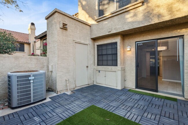 Building Photo - Beautiful 2 Bedroom