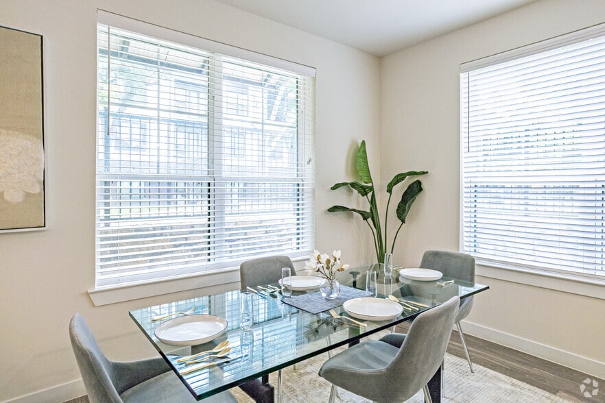 2BR, 2BA - 1,187SF - Dining Area - Perch