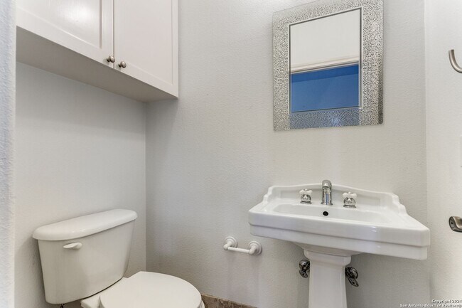 Building Photo - MONTE VISTA TOWNHOME