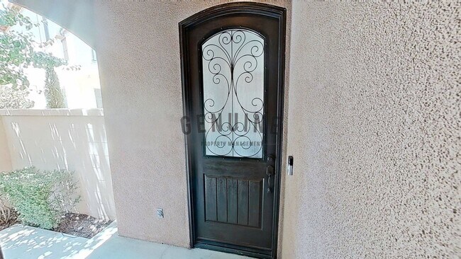 Building Photo - Spacious 3Bd 2.5Ba 2 Story Home w/ Fabulou...