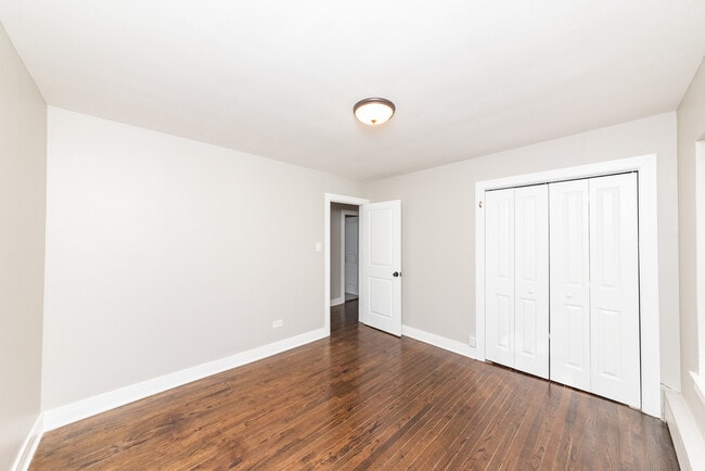 Building Photo - 3058 N Kostner Ave