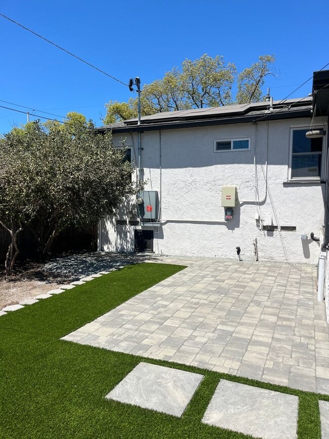 Building Photo - 6353 Malcolm Dr