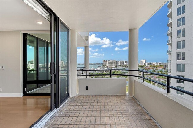 Building Photo - 1255 N Gulfstream Ave