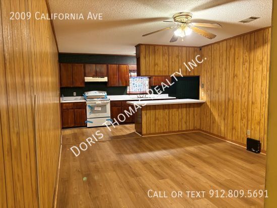 Building Photo - 2009 California Ave