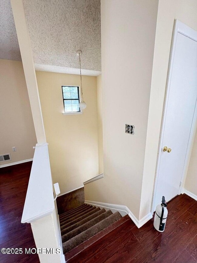 Building Photo - 702 Goldthread Ct