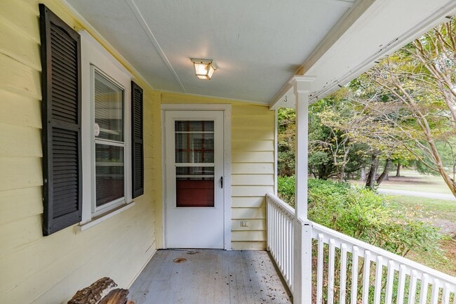 Building Photo - 2121 Simonton Bridge Rd