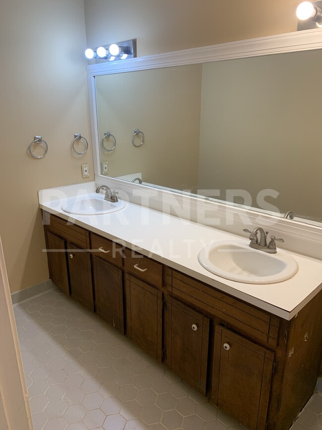 Building Photo - 5821 Acacia Ct