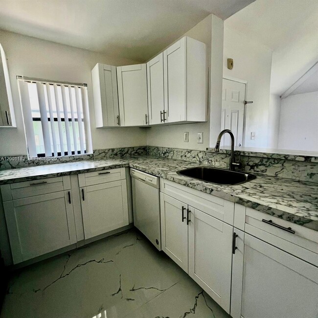 Building Photo - 4030 NW 87th Ave