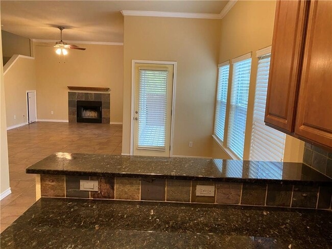 Building Photo - 2670 Crazyhorse Pass