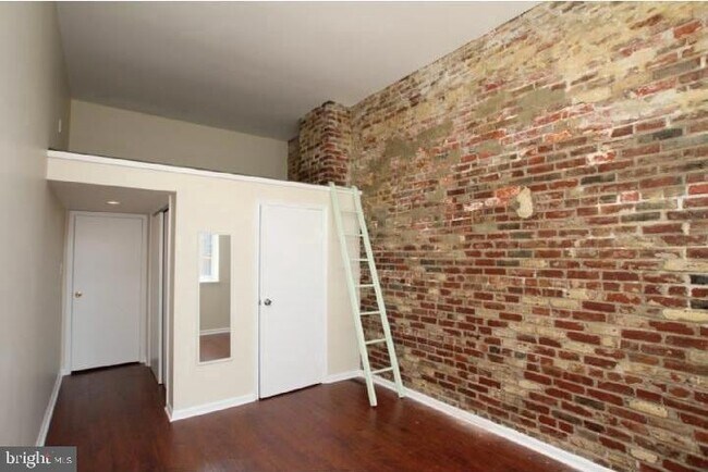 Building Photo - 443 Fairmount Ave