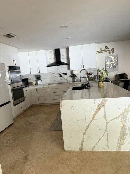 Building Photo - 6000 Adriatic Way