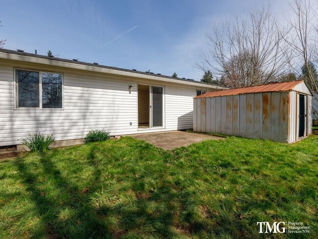 Building Photo - Don’t miss out on this spacious 2-bedroom duplex with premier outdoor space!