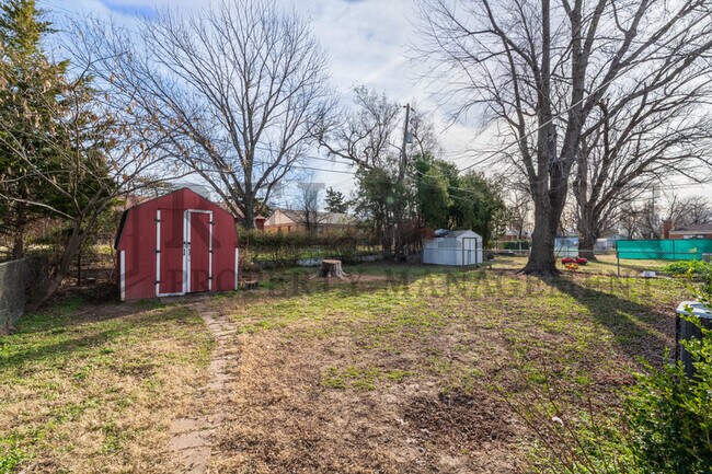 Building Photo - 1720 S Windsor Rd